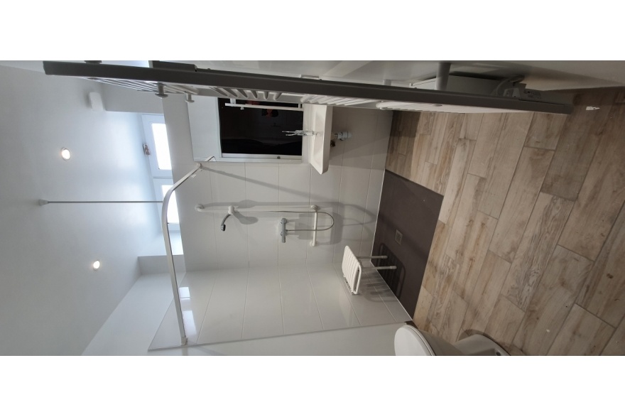 SALLE DE BAIN ACCESSIBLE